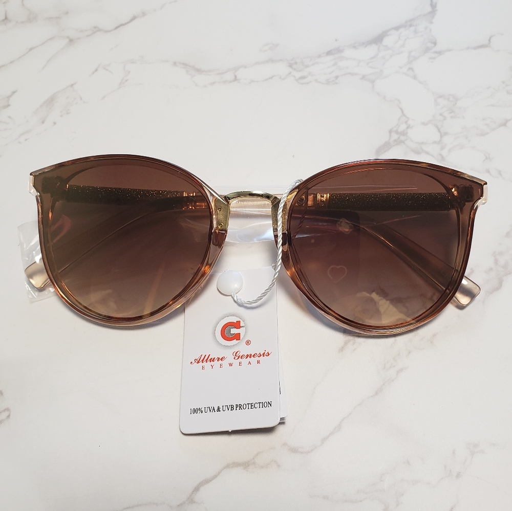 Women's Golden reflective sunglasses.